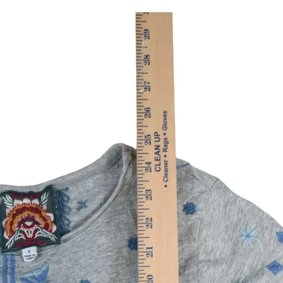Johnny Was Nico Patchwork Embroidered Floral Cotton Tee Gray Size M Butterfly - Picture 10 of 12